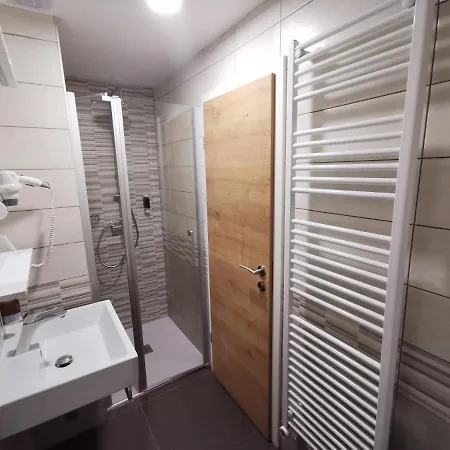 Guest house Gostilna S Prenocisci Pav 3*