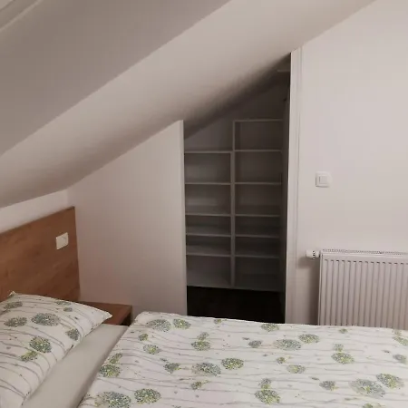 Gostilna S Prenocisci Pav 3*