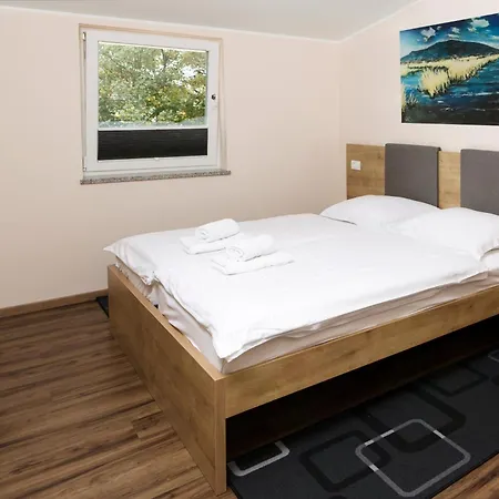 Gostilna S Prenocisci Pav Pensión Rakek