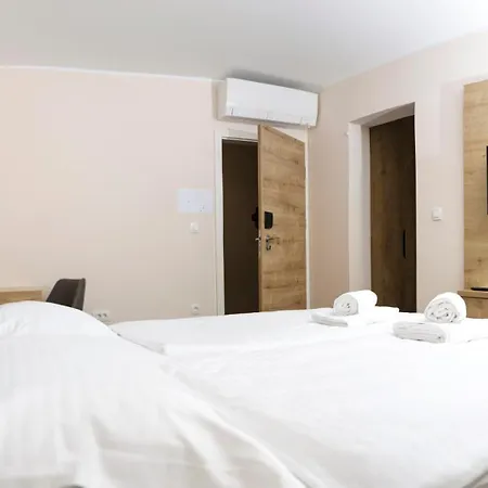 Gostilna S Prenocisci Pav Guest house Rakek
