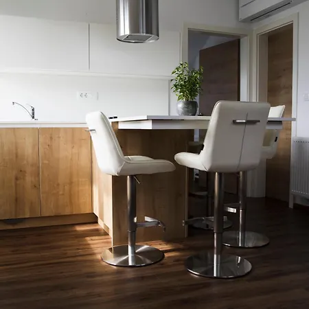 Gostilna S Prenocisci Pav 3*