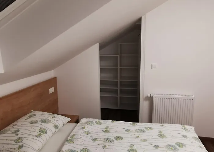 Gostilna S Prenocisci Pav 3*